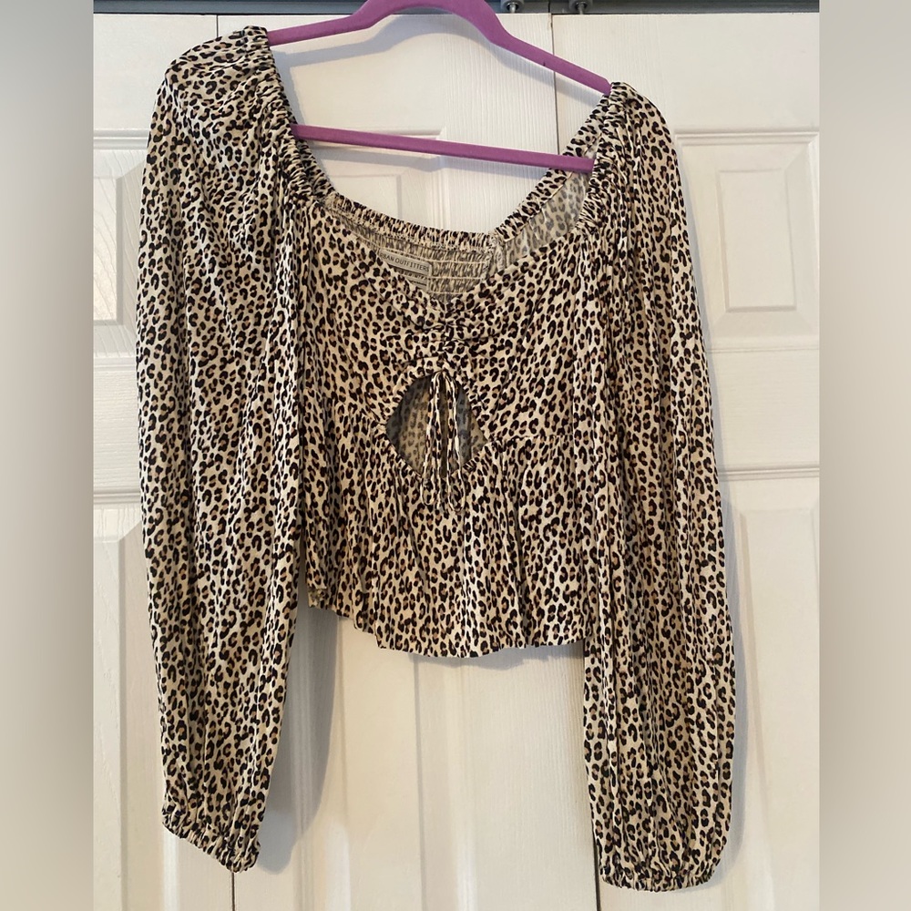 Urban outfitters cropped cheetah long sleeve, size medium